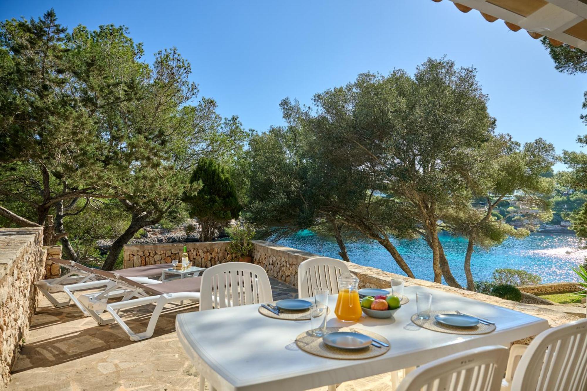 Sea Frontline 'charo' Pool And Wifi Apartment *